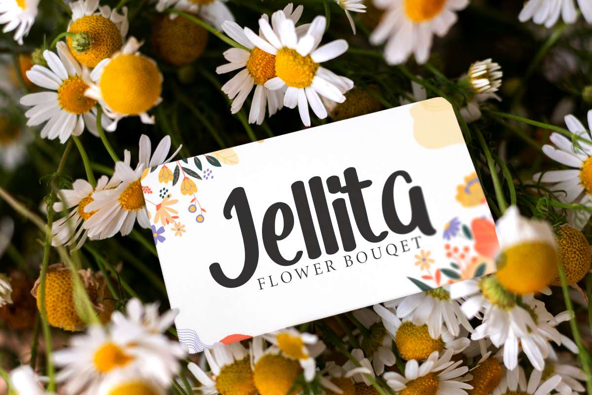 Flower Days – Brush Script Display 字体